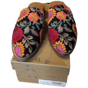 Indigo Rd. Floral Embroidered 1" Heeled Size 7 M Hayze Mule Shoes